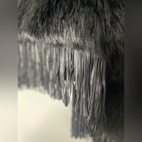 Philanthropy fux fur poncho size, small/medium - Picture 4 of 8